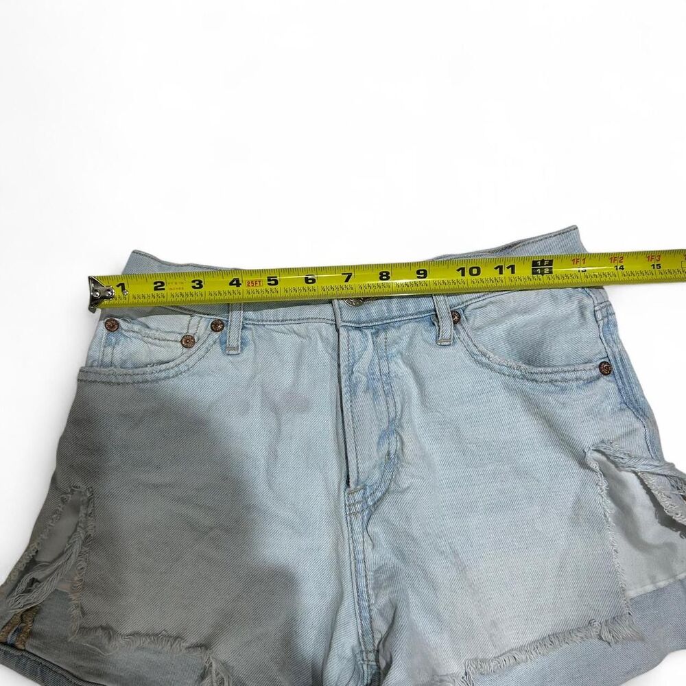 100% cotton American Eagle High-waisted light wash denim shorts with frayed hems - Picture 3 of 5